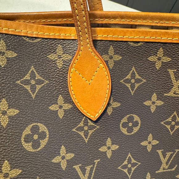 Authentic Louis Vuitton Neverfull GM - Picture 4 of 17